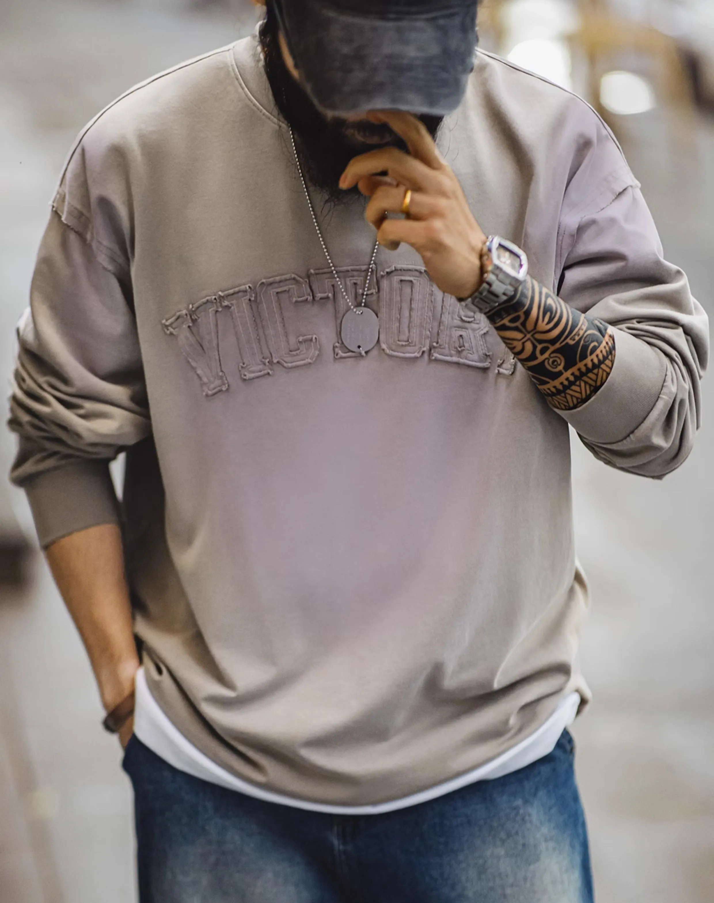 American Retro Letter Patch Gradient Color Washed Men's Sweater