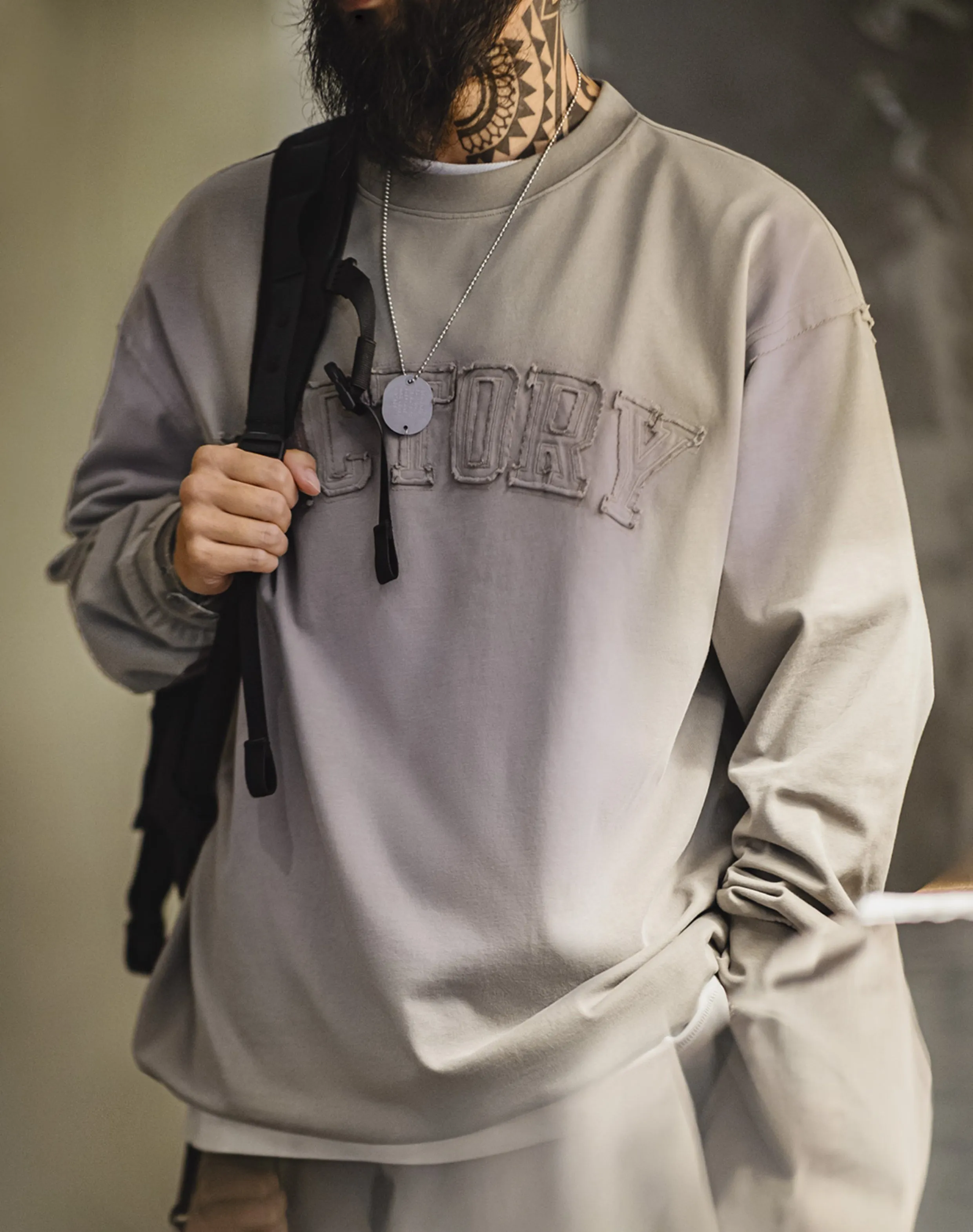 American Retro Letter Patch Gradient Color Washed Men's Sweater